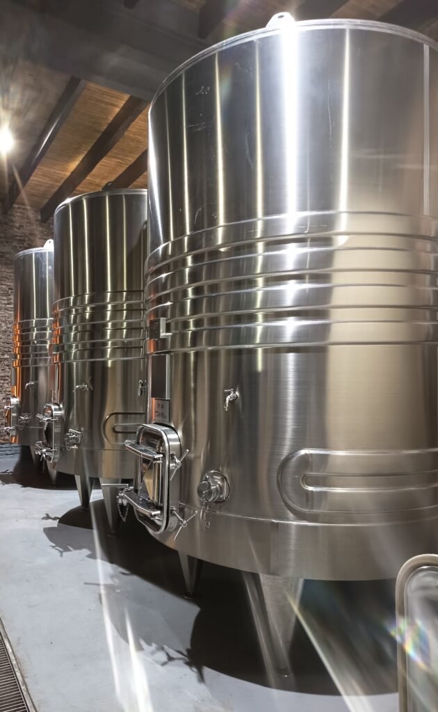 Depósitos de acero inoxidable para la fermentación maloláctica del vino